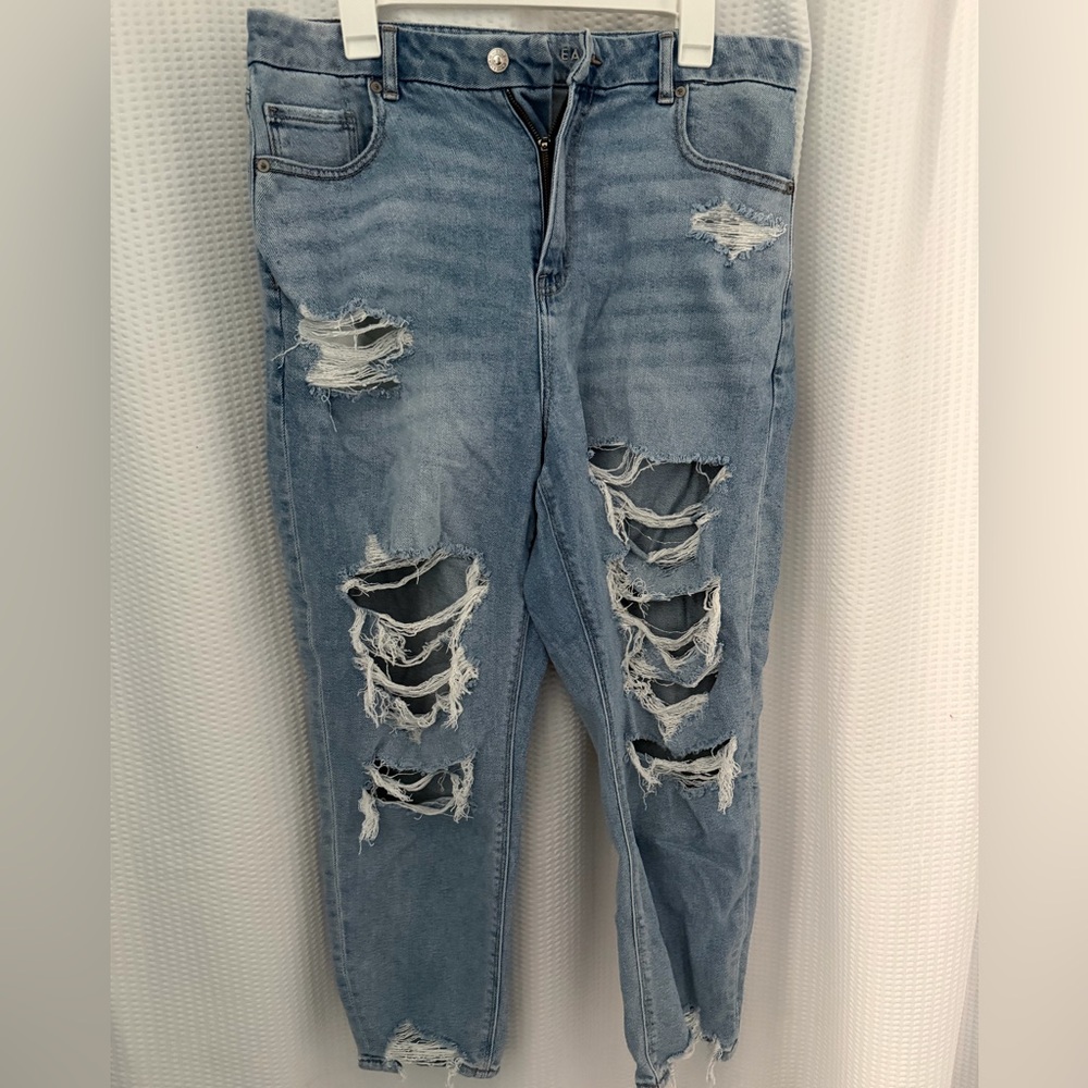 American Eagle Outfitters Light Blue Distressed Boyfriend Jeans